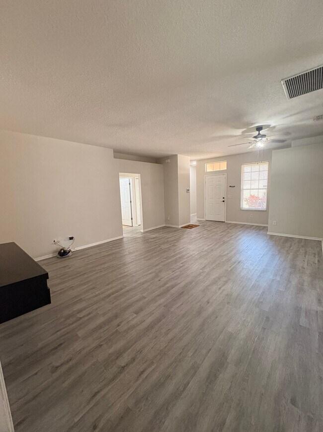 Building Photo - 1118 Dekleva Dr