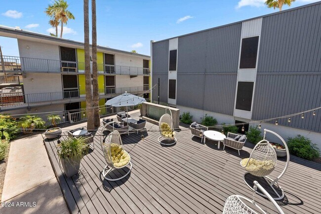 Building Photo - 1601 W Camelback Rd