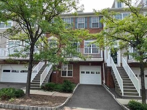 Building Photo - 8 McMartin Ct