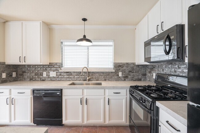Building Photo - 21815 Grassy Hill Ln