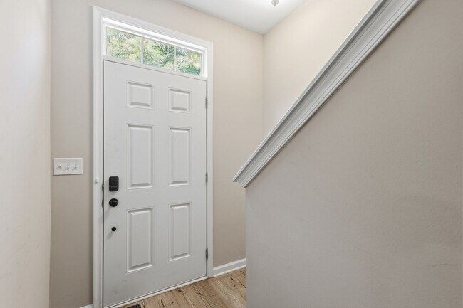 Building Photo - Stylish 3bd 3.5bath townhome for rent in the highly desirable Vermillion