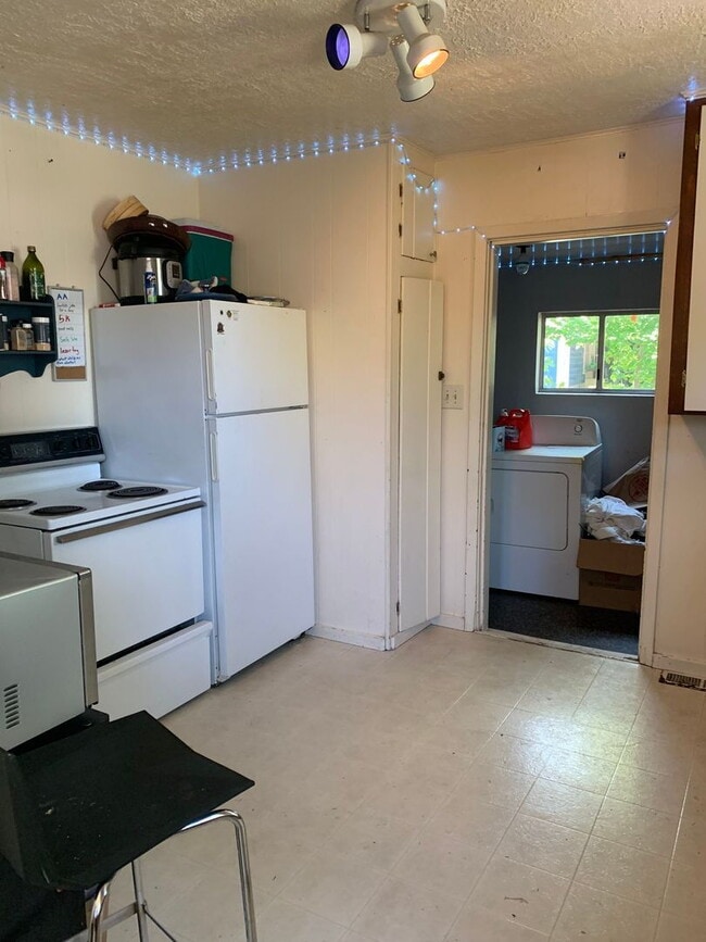 Building Photo - Sunnyland 5BR Near Trader Joe's – Walk to Schools, Private Yard, Pet Friendly | Pre-Leasing Aug 2026