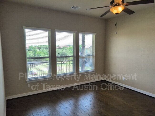 Building Photo - 325 Lombardia Dr