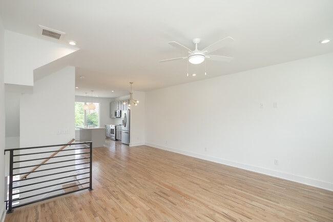 Building Photo - 522 Cliff Cir