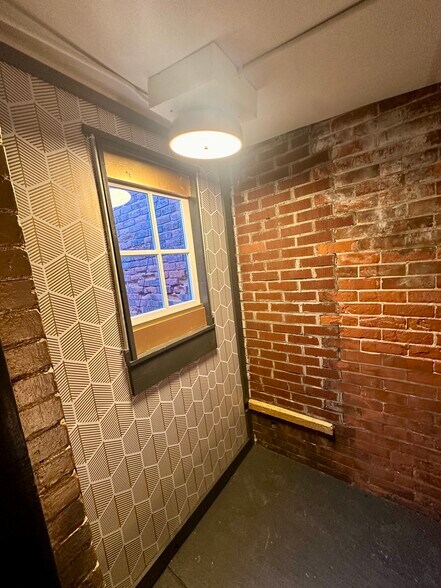 Building Photo - 415 S James St