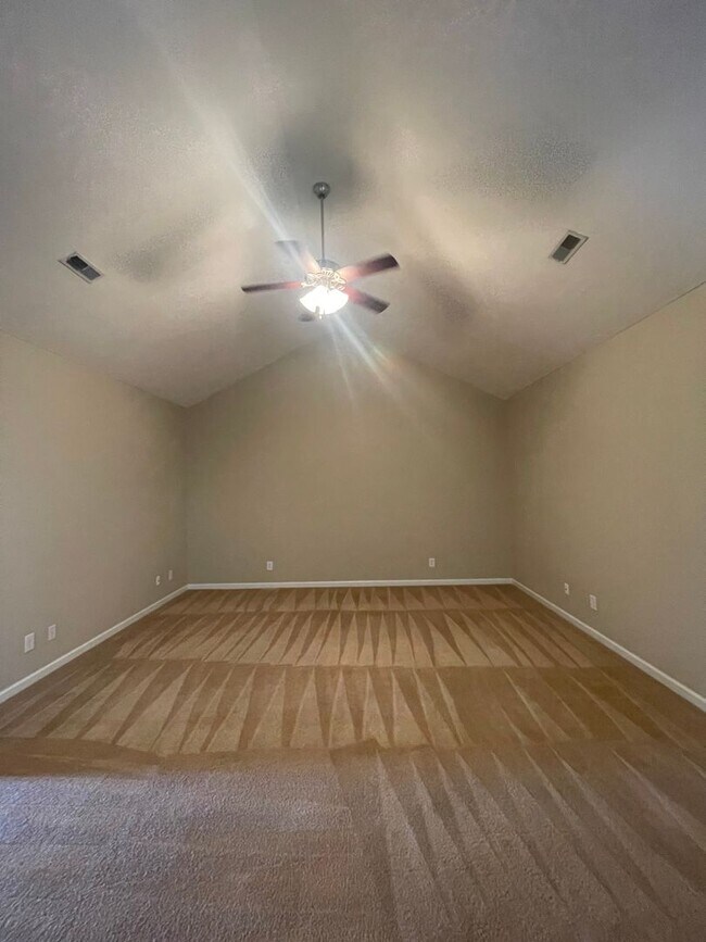 Building Photo - 2 Bedroom Ranch-Style Townhouse – One-Level Living at Its Best!