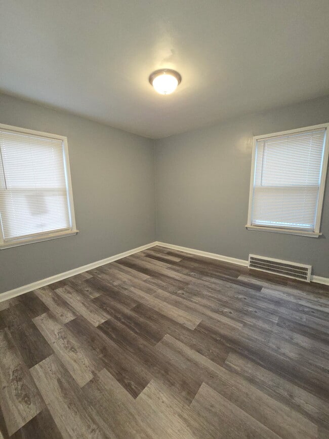 Building Photo - 20282 Westphalia St