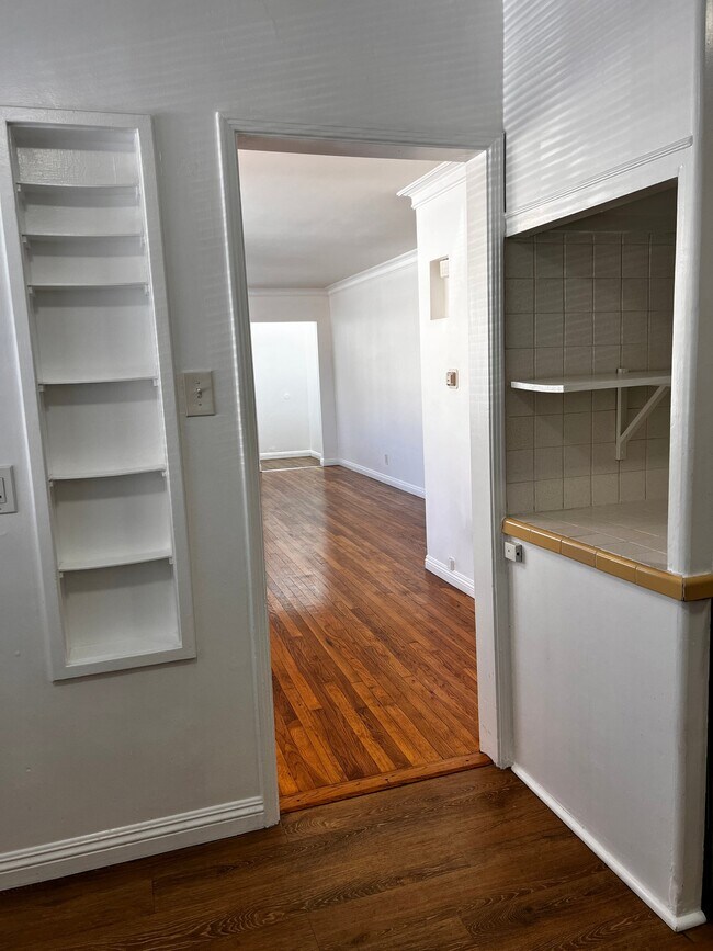 Building Photo - 3880 Roble Vista Dr