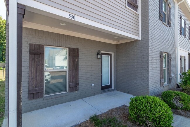 Building Photo - 530 Fifer Cir