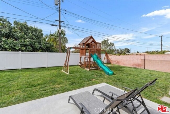 Building Photo - 4500 W Tiller Ave