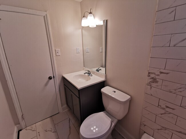 Bathroom - 514 Porter St