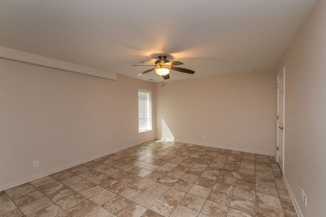 Building Photo - Spacious 2 BD/ 1BA apartment in great location in Downtown Augusta for rent!