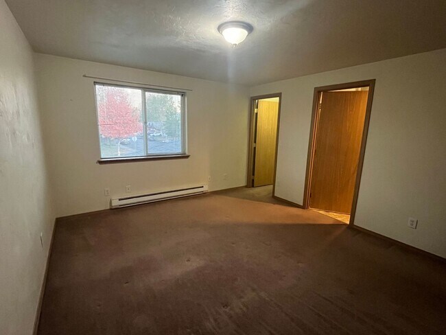 Building Photo - 3 bdrm/2.1 bath Duplex for Rent in Harrisburg