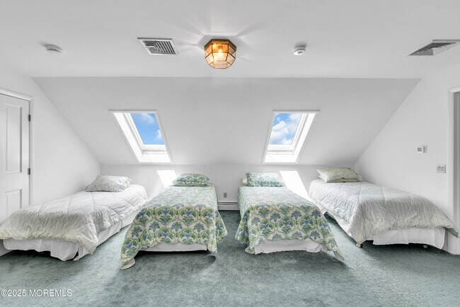 Building Photo - 1612 Ocean Ave N