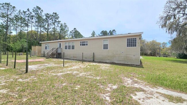 Building Photo - 13417 Tyrone St