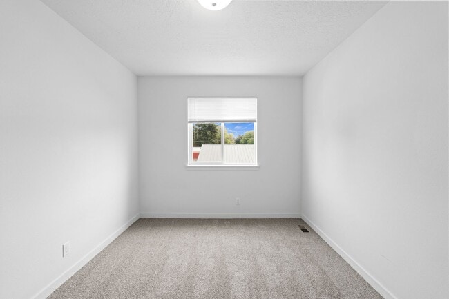Building Photo - Modern Townhome for rent near the River Di...