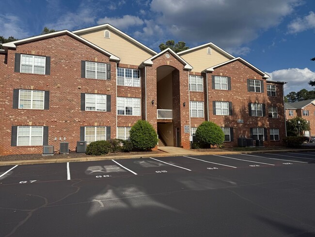 Primary Photo - Adorable 2 Bedroom Convenient to Battlegro...