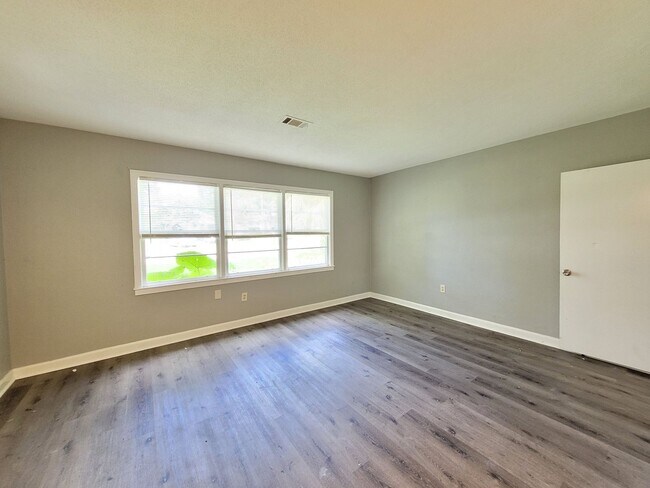 Building Photo - 406 N S St