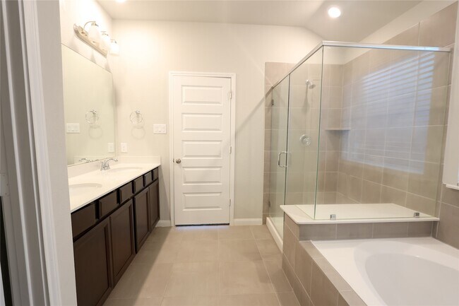 Building Photo - 1210 Oak Barrel Run