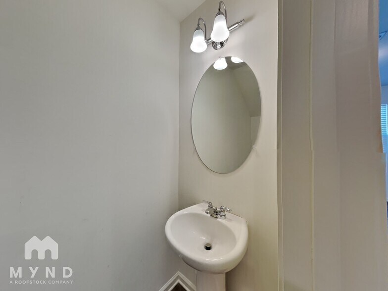 Building Photo - 133 Swindon Dr