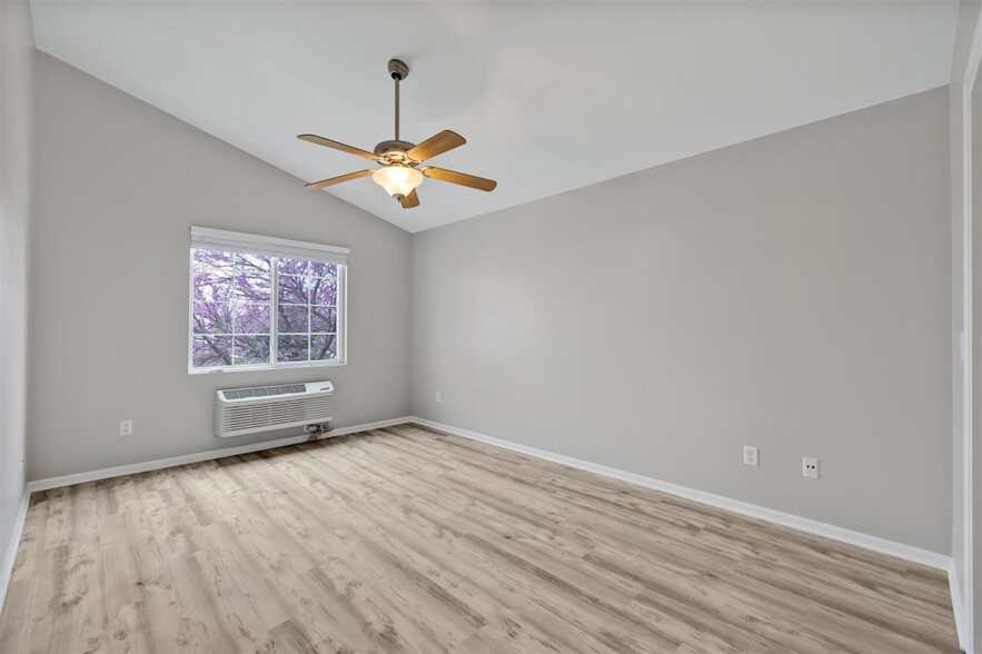 Building Photo - 222 Bertram Dr