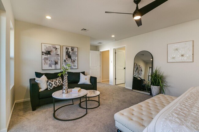 Building Photo - New Townhome in the Far NE Heights