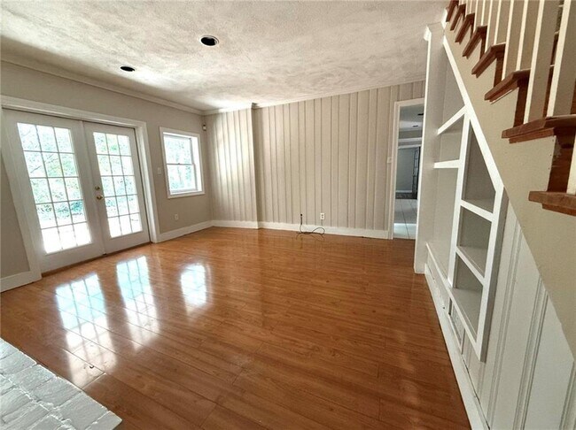 Building Photo - 410 Montevallo Dr NE