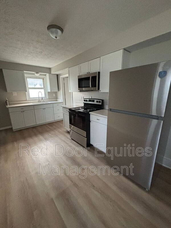 Primary Photo - 1101 E Walnut St