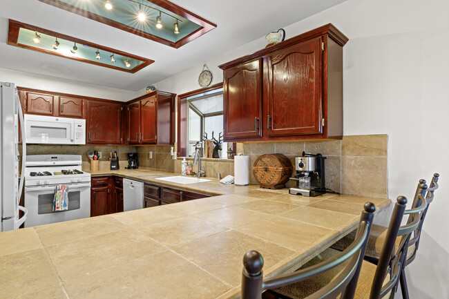 Building Photo - 221 Grizzly Rd