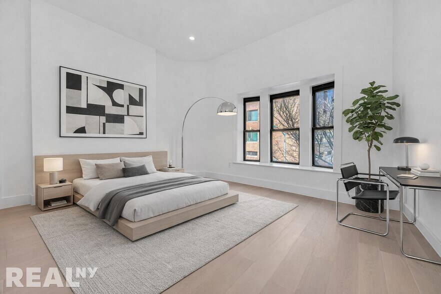 Building Photo - 704 Eighth Avenue