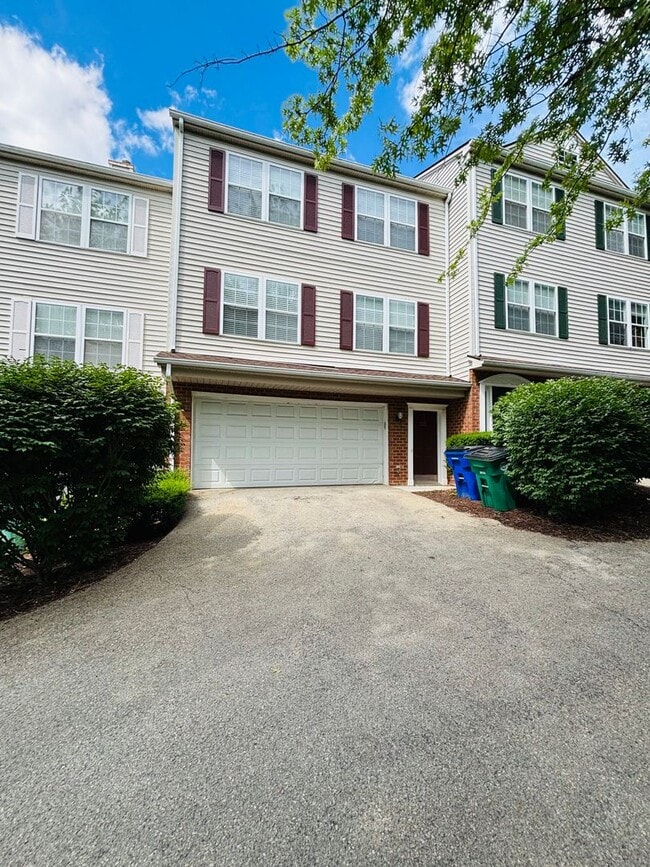 Building Photo - 305 Silver Leaf Dr NW