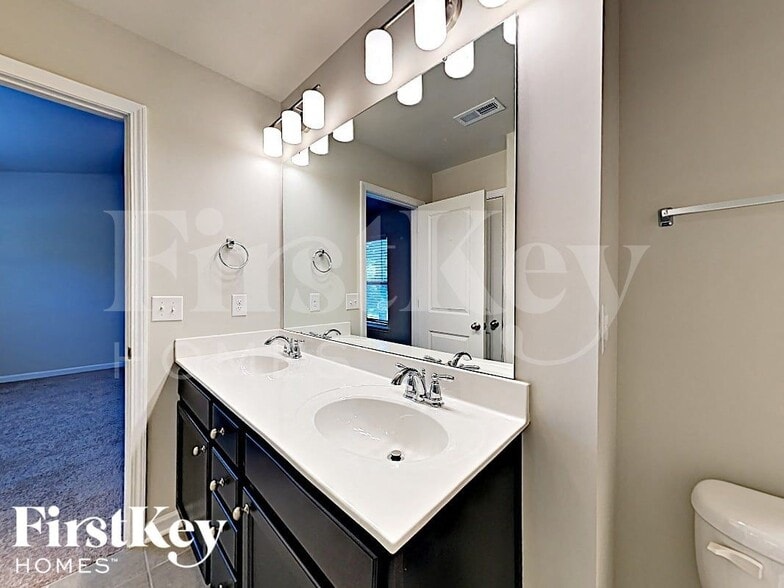 Building Photo - 1709 Rocky River Rd