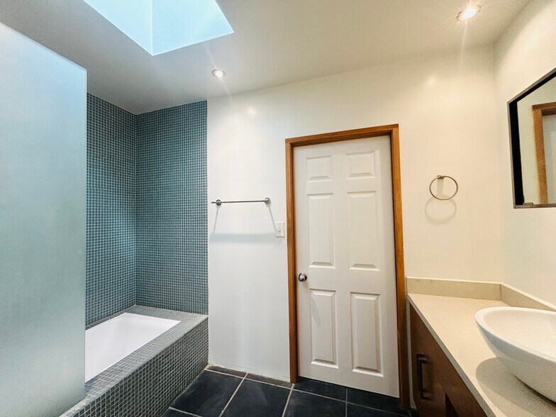 Building Photo - 1400 Silver Lake Blvd