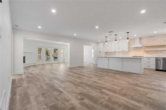 Building Photo - 4543 Carson St NE