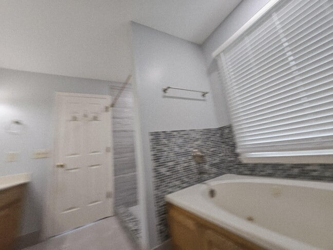 Building Photo - 208 E Bend Ct