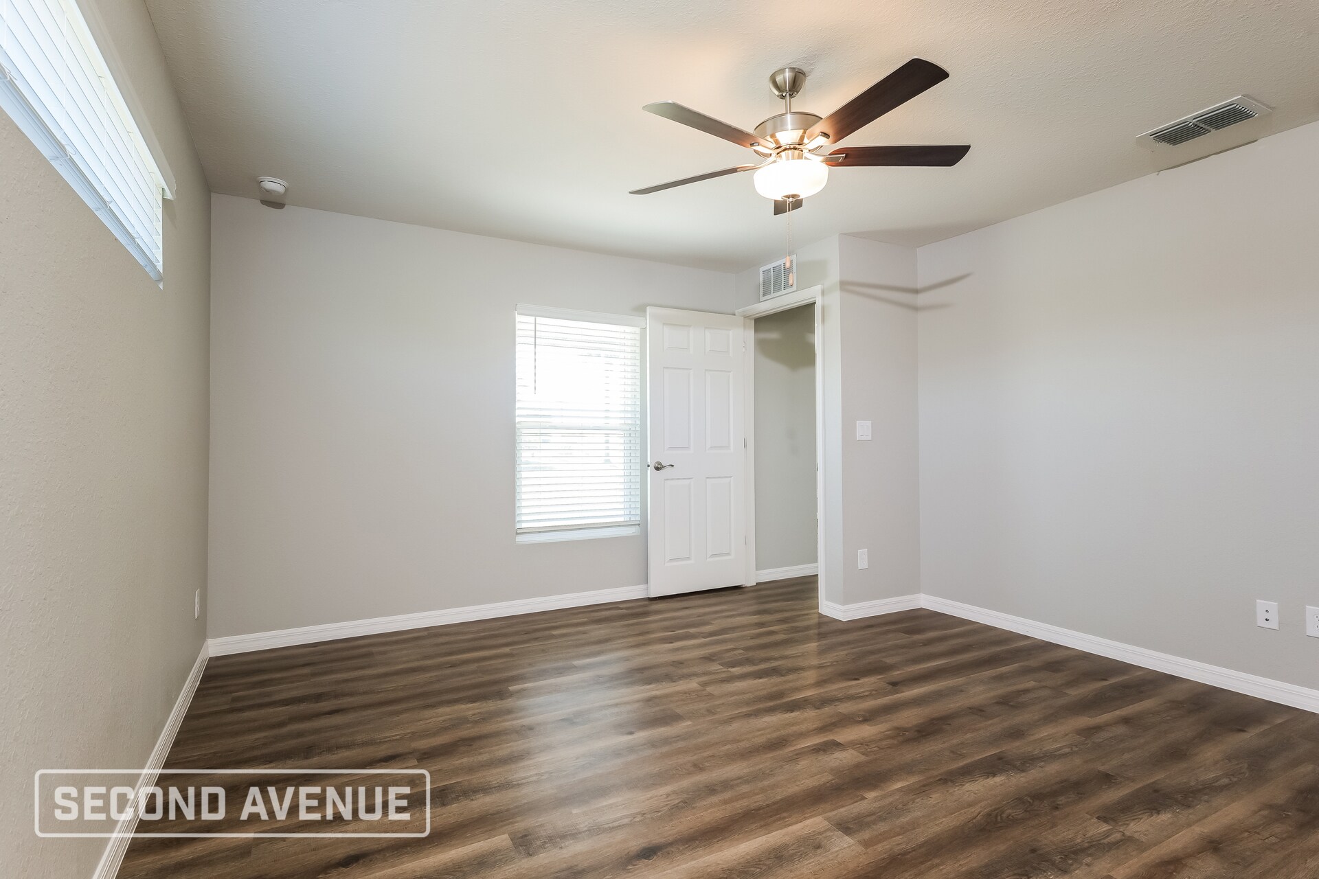 Building Photo - 1423 NE 16th Pl