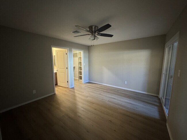 Building Photo - Brand New Unit in La Crescenta