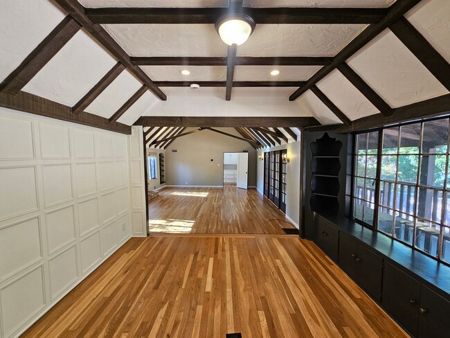 Building Photo - Stunning 1 Bed 1.5 Bath Naglee Park Home W...