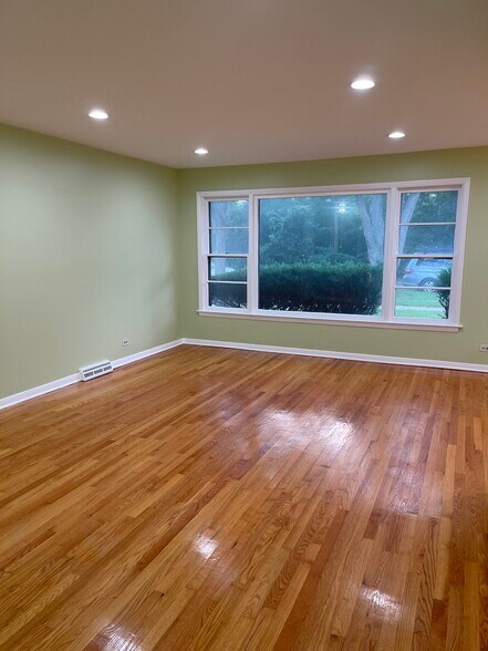 Building Photo - 634 Lawler Ave