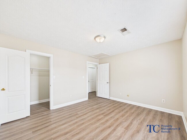 Building Photo - 00506