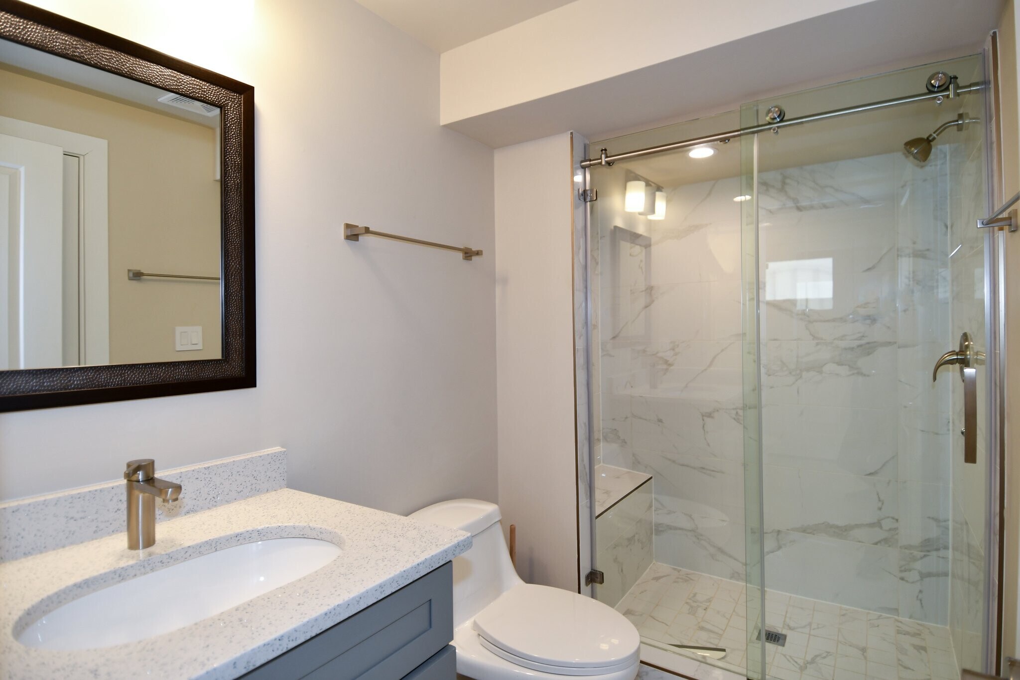 Building Photo - 901 Lawrence St NE