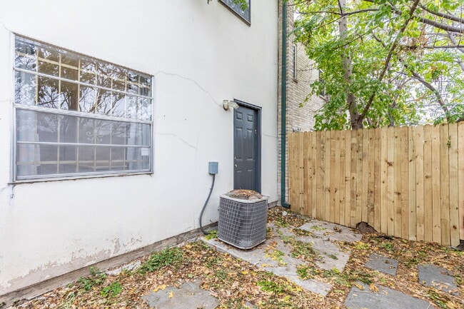 Building Photo - 6427 Wurzbach Rd