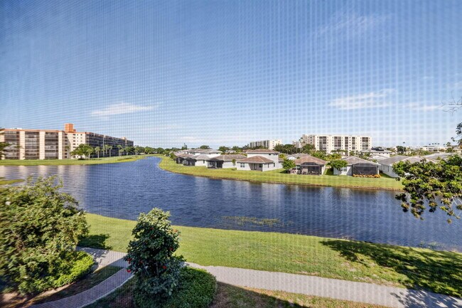 Building Photo - 14747 Cumberland Dr