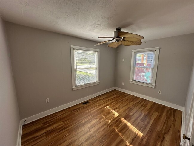Building Photo - 809 Nutwood St