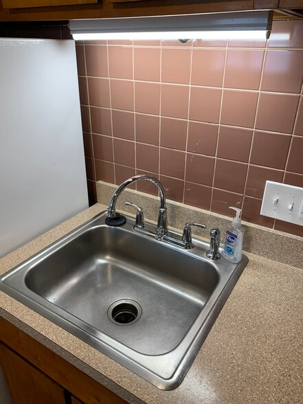 Kitchen - 5400 Beacon Hill Rd