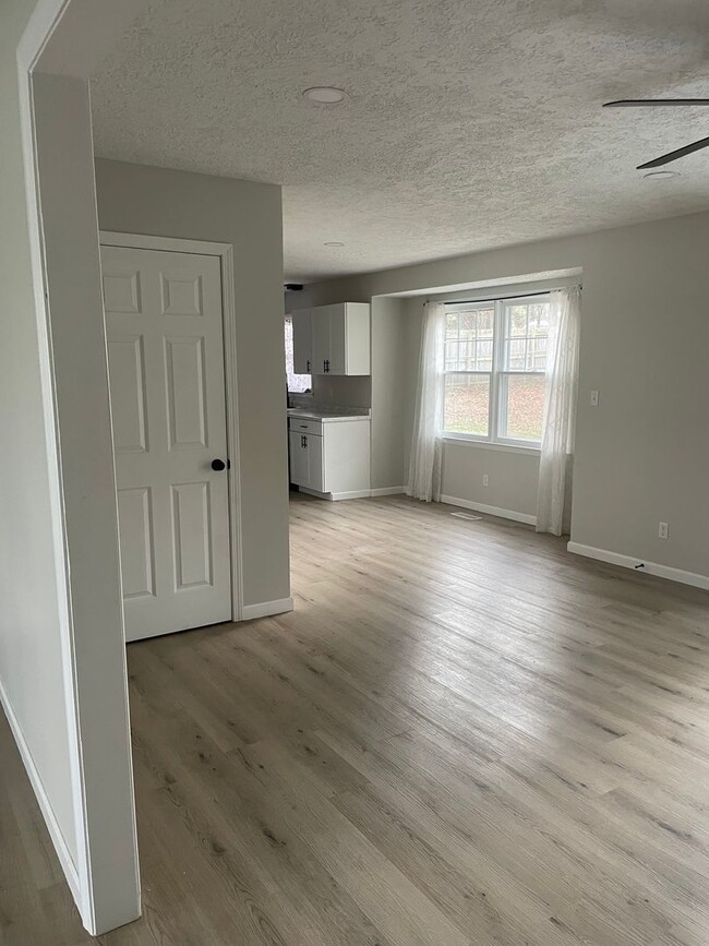 Building Photo - 5918 Medders St