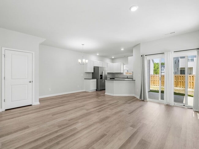 Building Photo - Townhome in Towne Pointe