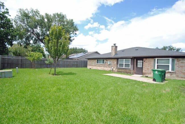 Building Photo - 11511 Creekhurst Dr