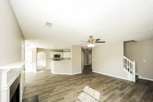 Building Photo - 1365 Camelia St