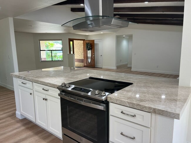 Building Photo - Beautiful Updated West Redding Home!